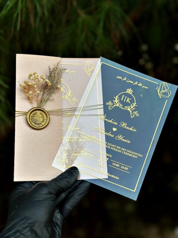 Acrylic Wedding Invitation – Minimalist Clear Card with Gold Foil - Image 3