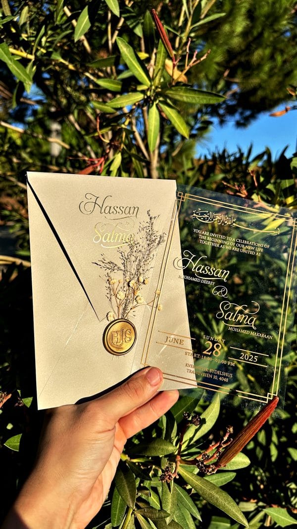 Transparent Acrylic Wedding Invitation – Elegant Gold Foil Clear Design - Image 3