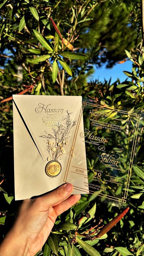 Transparent Acrylic Wedding Invitation – Elegant Gold Foil Clear Design - Image 4